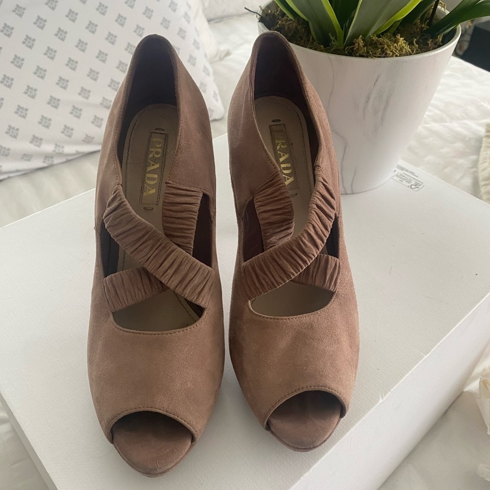 AUTHENTIC light pink Prada  Heels Elegant Suede Design - Picture 3 of 14